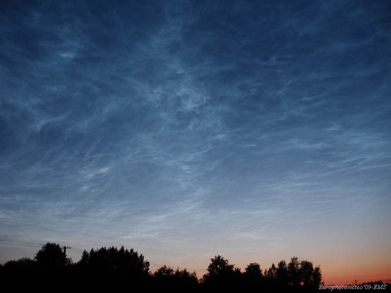 "Outbreak of Noctilucent Clouds"
 
Álbumes del atlas: nubes_noctilucentes