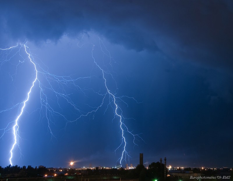 "Lightning over Ploieşti"
 
Álbumes del atlas: rayos