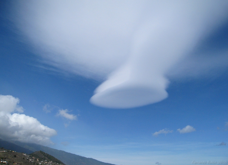 La suela I
Aspecto de las ondas de montaña en el Este de la isla de La Palma (Canarias) la tarde del 23 de octubre de 2012.
