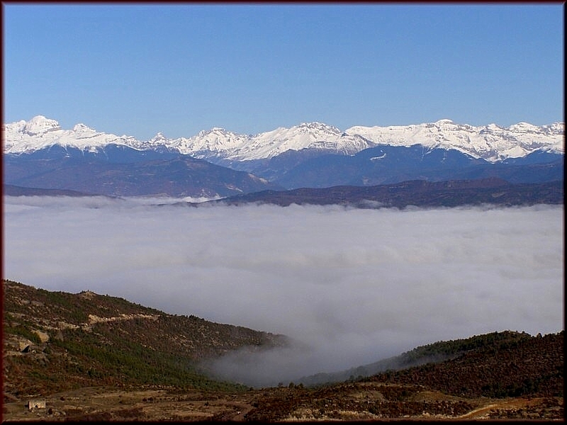 Mar de nubes desde el puerto de Monrepós II
Pirineo aragonés nevado tras el mar de nubes
Álbumes del atlas: mar_de_nubes