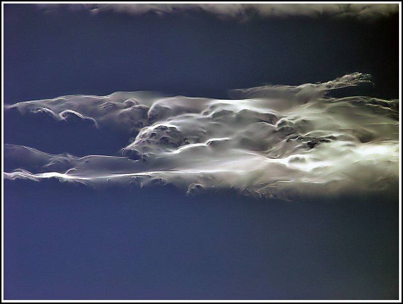 Imagen1
Nubes que se forman frecuentemente en zonas de montaña en alturas medias que avisan de un cambio de situación meteorológica.
