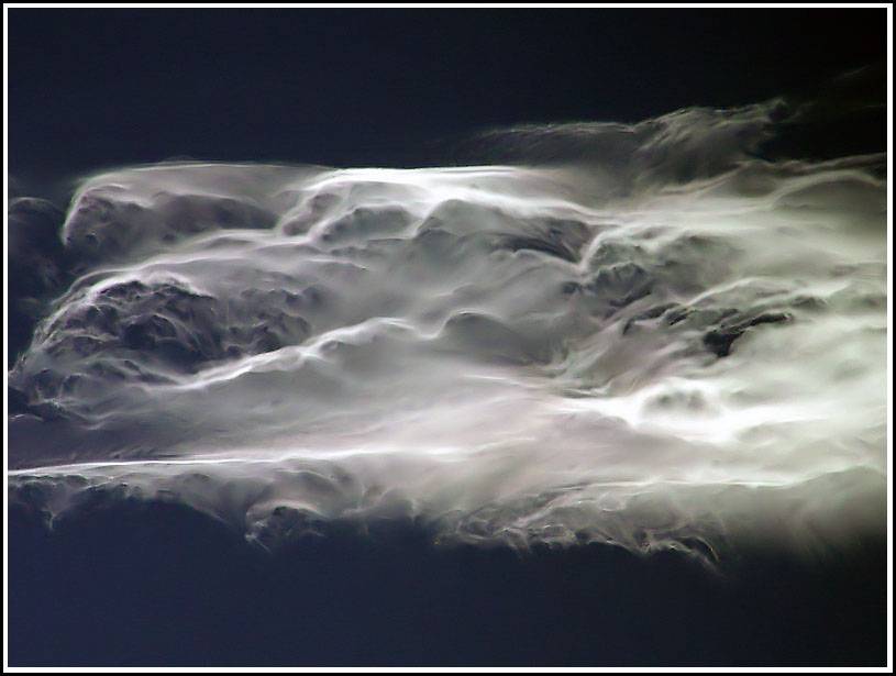 Imagen2
Nubes que se forman frecuentemente en zonas de montaña en alturas medias que avisan de un cambio de situación meteorológica.
