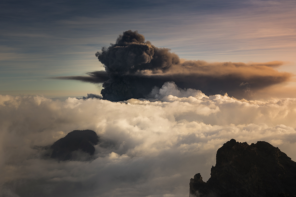 Atardecer volcánico
Álbumes del atlas: zfo21 z_top10trim_otros z_top10trim_mrsycscds