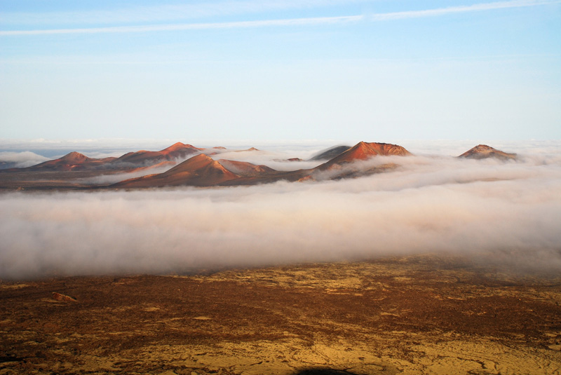 Niebla en Timanfaya
Los volcanes del Parque Nacional de Timanfaya envueltos en la niebla, desde la , .
Álbumes del atlas: niebla_desde_dentro