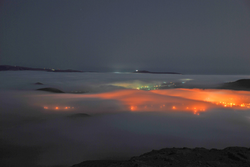 Niebla nocturna
Imagen nocturna desde el Volcán de Tinache, en la que se ven los pueblos de La Vegueta y Tiagua bajo el manto nuboso, con el Volcán de Tamia sobresaliendo.
Álbumes del atlas: niebla_desde_dentro
