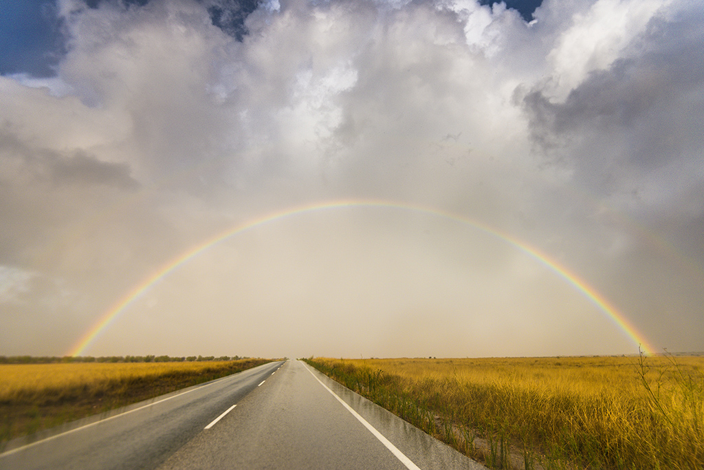 Carretera arco
Directa al arco iris tras una tormenta de granizo en las planicies de Murcia. 
