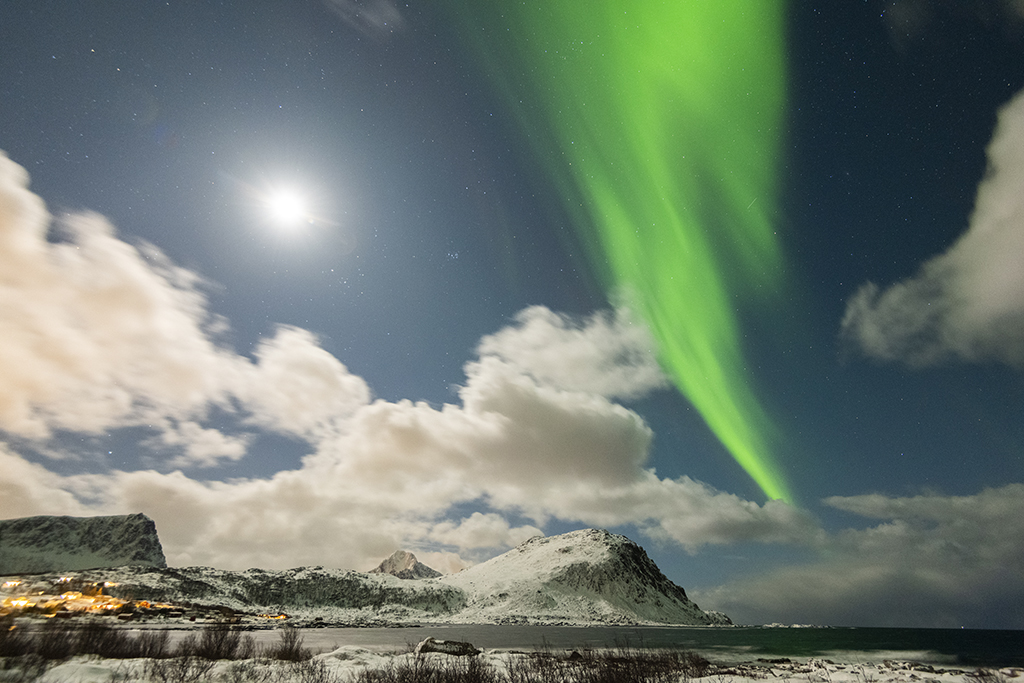 Aurora Boreal con Luna
Icónica imagen de una aurora boreal en Lofoten con la Luna
