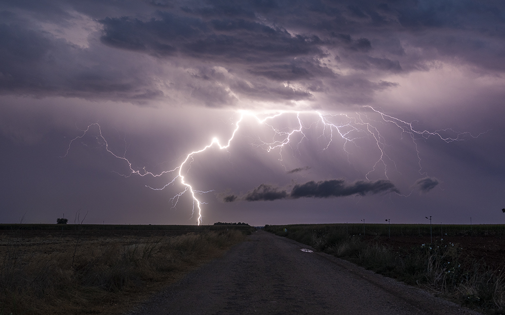 Rayo carretera
Impresionante rayo cerca de Albacete en una tormenta al caer la noche
Álbumes del atlas: zfo22