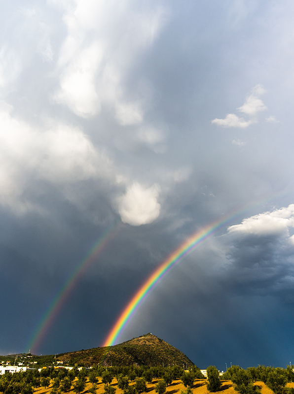 Arco iris 
Desde Lucena, restos de una tormenta con mammatus y un precioso arco iris doble
