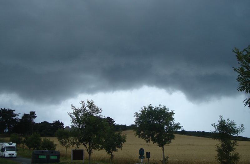 Cielo tormentoso en la Bretaña (2)
Amenazador cielo en una de las escasas tormentas anuales de la Bretaña.
Álbumes del atlas: aaa_no_album
