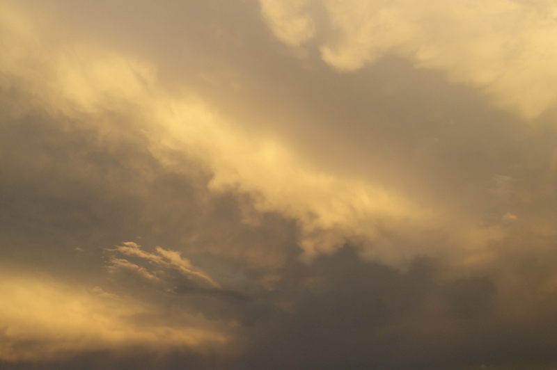 Cielo tormentoso al atardecer (1)
Simplemente, belleza en un cielo tormentoso al atardecer.
Álbumes del atlas: aaa_no_album