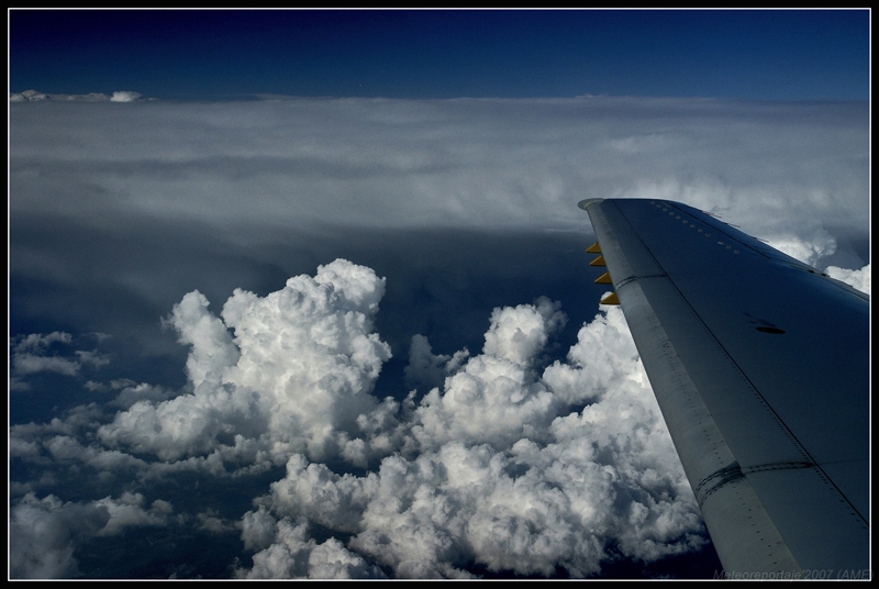 Volando entre Cb
Vuelo Barcelona León
Álbumes del atlas: nubes_desde_aviones