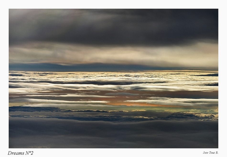 Dreams
Volando entre las 3 capas de nubes, altas, medias y bajas
Álbumes del atlas: nubes_desde_aviones varios_generos_simultaneamente