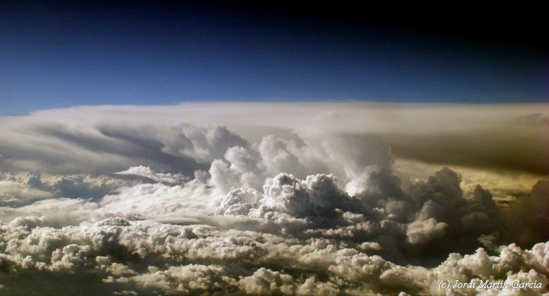 Convección
Álbumes del atlas: cumulonimbus_capillatus nubes_desde_aviones
