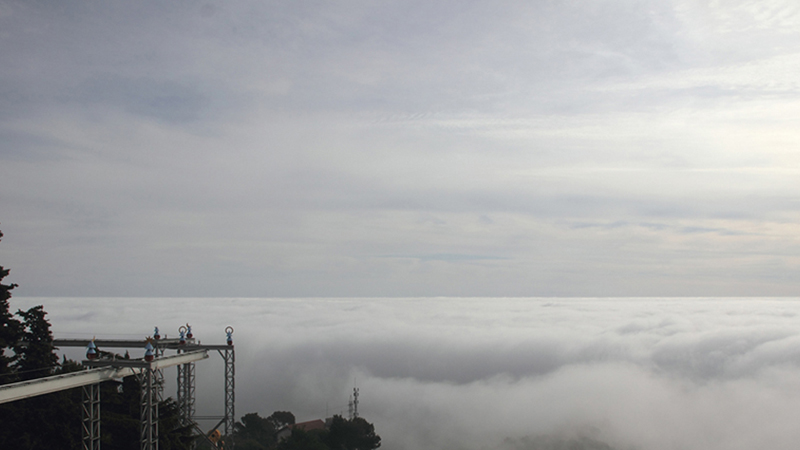Cirrostratus y Stratus nebulosus
"Mar blanco". Extenso horizonte de niebla sobre la ciudad de Barcelona observado desde la cima del Tibidabo
Álbumes del atlas: niebla_desde_dentro ZCDIC12 varios_generos_simultaneamente mar_de_nubes