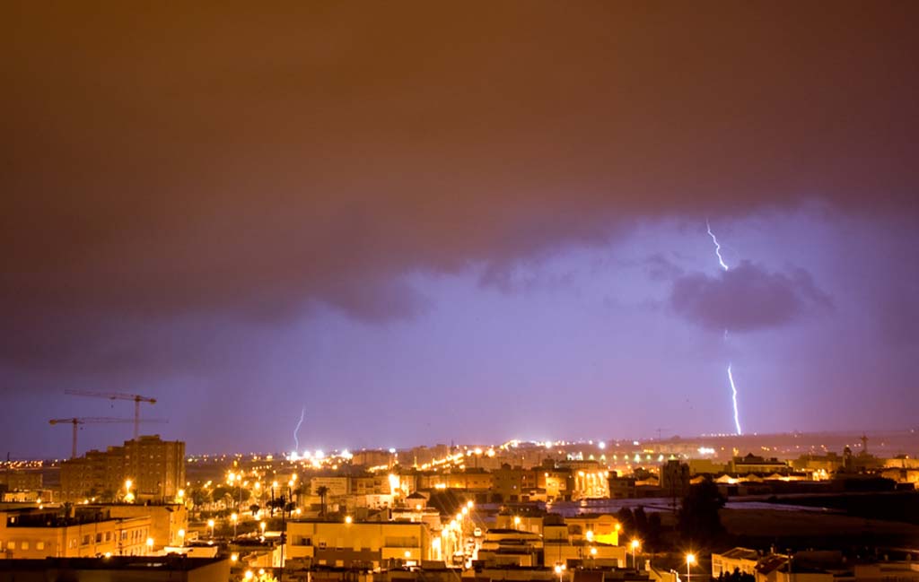 Agosto tormentoso
Rapida genesis de focos tormentosos sobre el poniente de Almería una noche de Agosto
Álbumes del atlas: rayos aaa_norayos