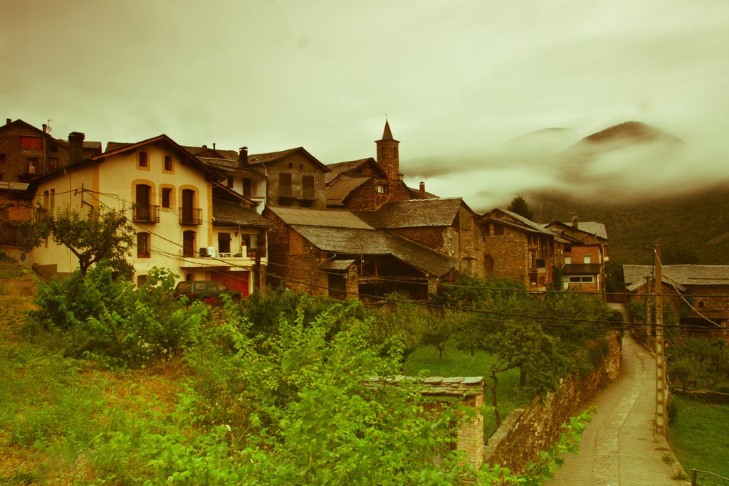 Llovizna
Llovizna en amanecer en un pueblo del alto Pirineo
Álbumes del atlas: ZFV15 lluvia