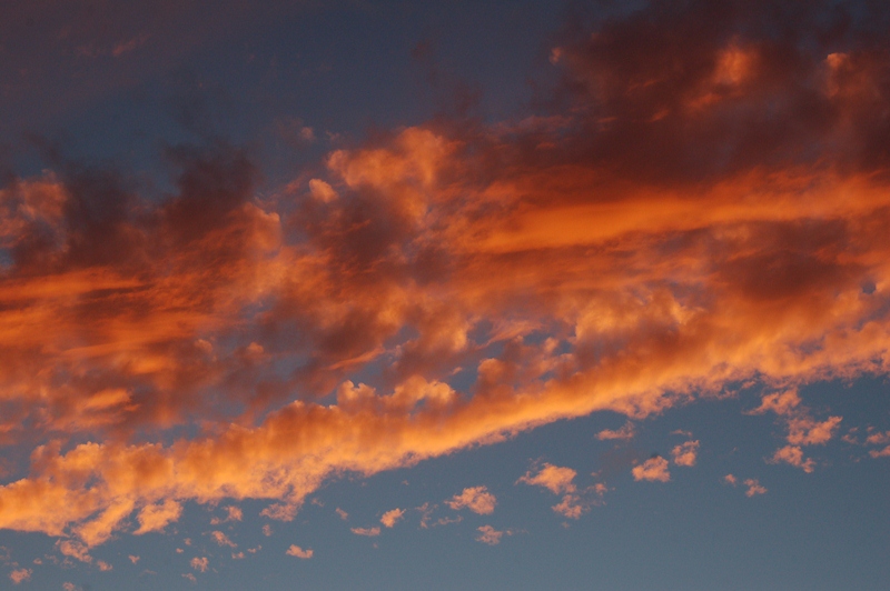 Nubes rojizas en un atardecer.
Foto tomada desde Guia de Isora en Tenerife.
Álbumes del atlas: aaa_no_album