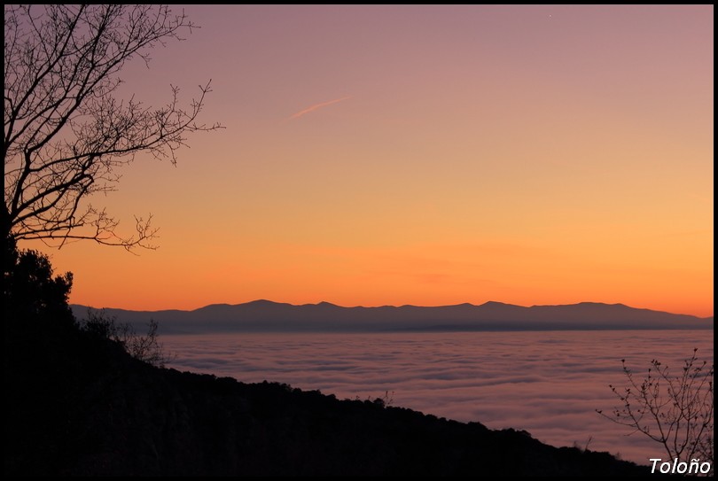 Atardecer
Foto hecha desde el monte Toloño (Sur de Alava) un día de niebla persistente; al fondo se ve parte de la silueta de la Sierra de la Demanda.
Álbumes del atlas: mar_de_niebla
