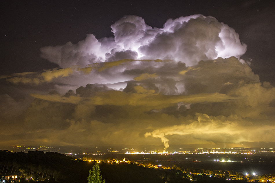 Tormenta nocturna en el mar
Espectáculo tormentoso nocturno enfrente las costas de Tarragona.
