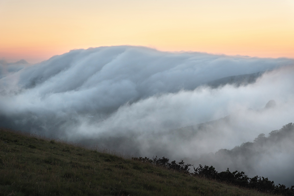 Abrazo
Al atardecer, hoy las nieblas abrazan a la montaña.
Álbumes del atlas: zfv21