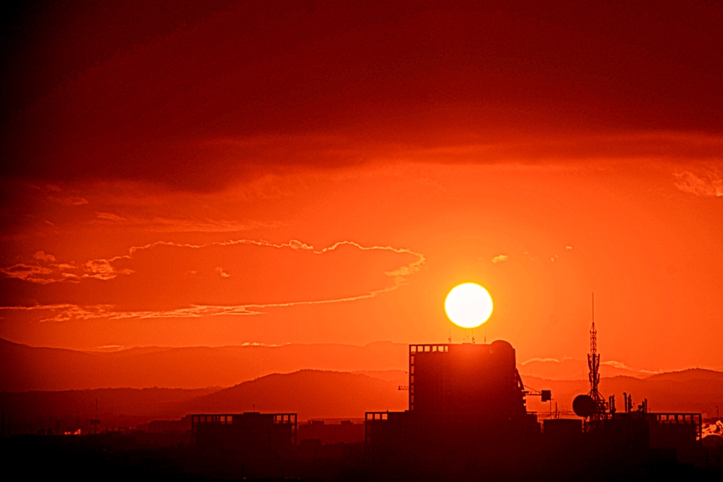 Amon Ra
Puesta de sol en el horizonte de Valencia
