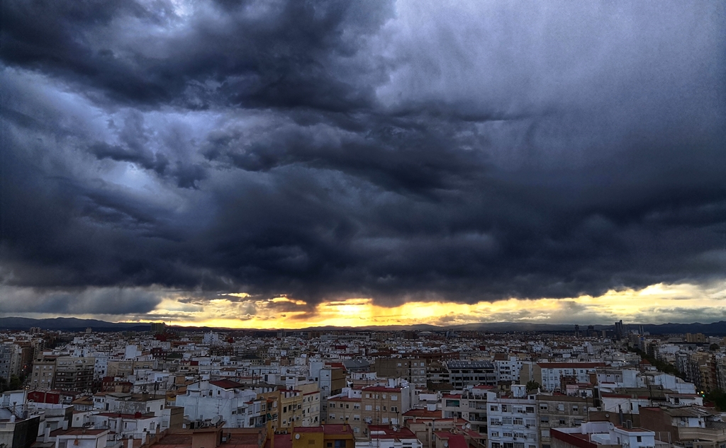 Nublado
Cielo de tormenta en Valencia
Álbumes del atlas: aaa_no_album