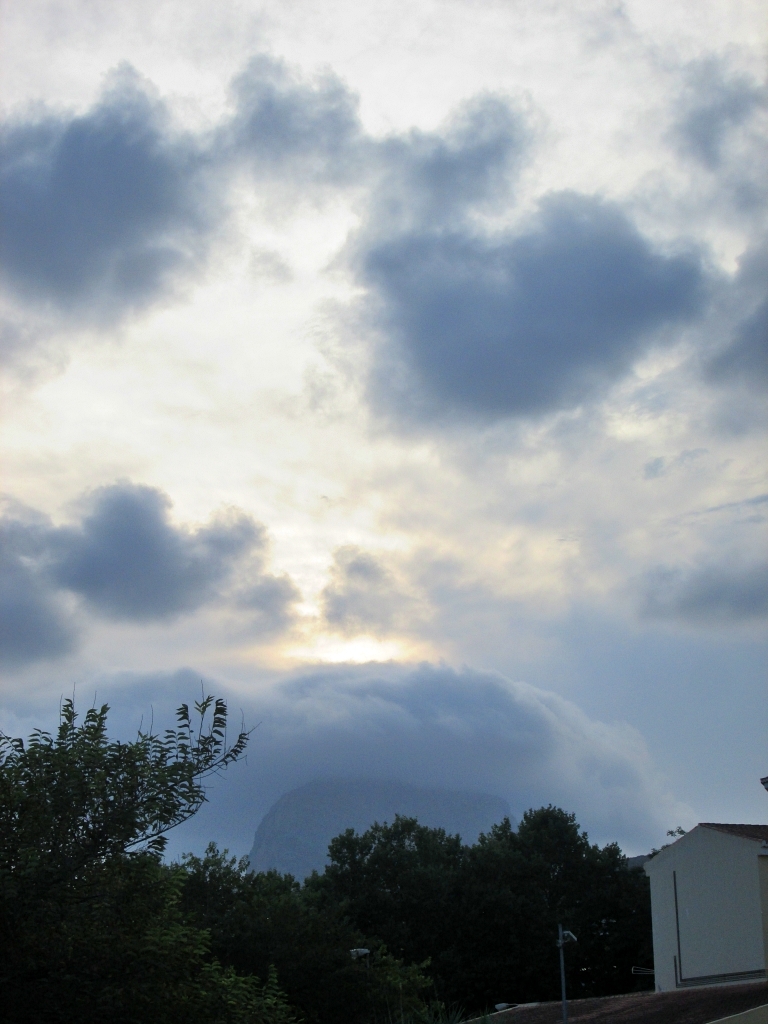 Nubes sobre Montgo
Próxima tormenta avanzando desde el Montgo
