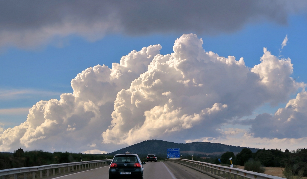 Amenaza
Gran masa de nube sobre la carretera de Teruel
