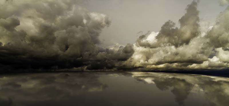 Nubes desembocadura Andarax
En la parte inferior el reflejo parece de un lago o similar, no es asi, el reflejo lo conseguí sobre el techo de mi coche.
la foto esta tomada en la misma desembocadura del rio andarax en Almeria capital.
Álbumes del atlas: ZFO14 aaa_no_album