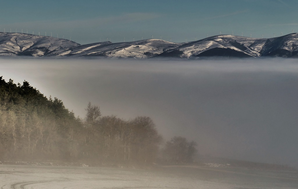 Entrando en la cortina de niebla
La sierra de Elgea (Araba-Gipuzkoa) sobresaliendo de una sutil niebla
Álbumes del atlas: zfi19 niebla_desde_dentro