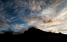 cielos caoticos y lenticular sobre el Roque del Conde
