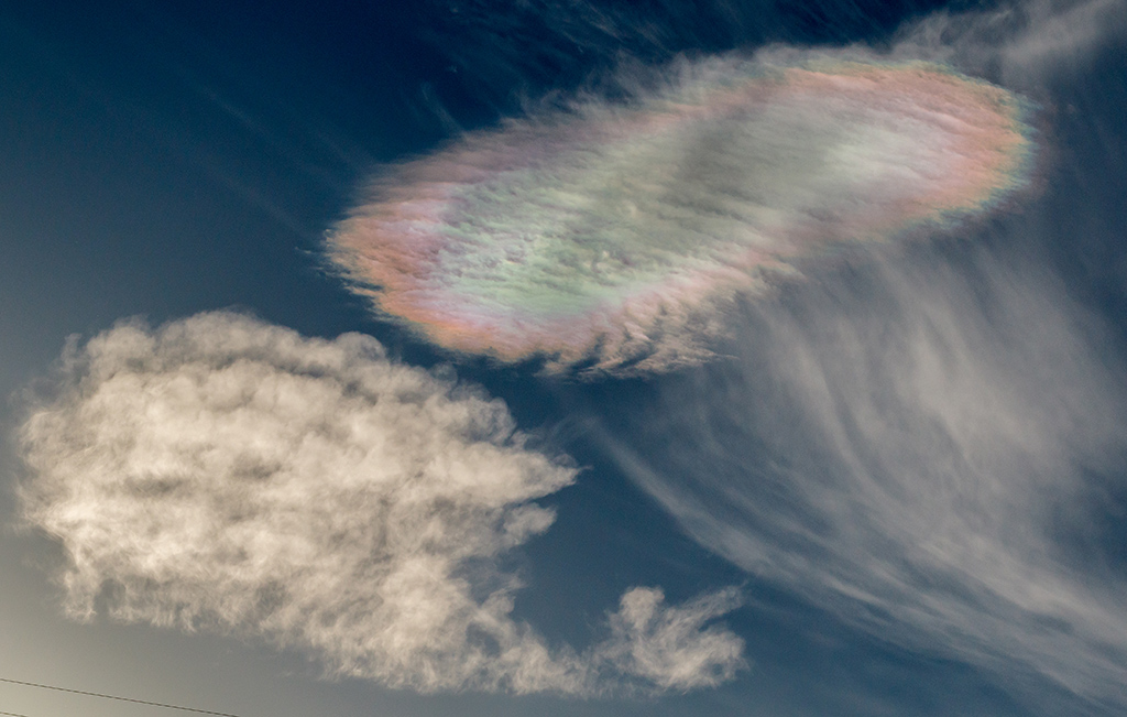 Nube iridiscente
Nube iridiscente en una tarde de enero en los alrededores de Sella(Alicante).
Álbumes del atlas: ZFI17 irisaciones z_top10trim_mtrs