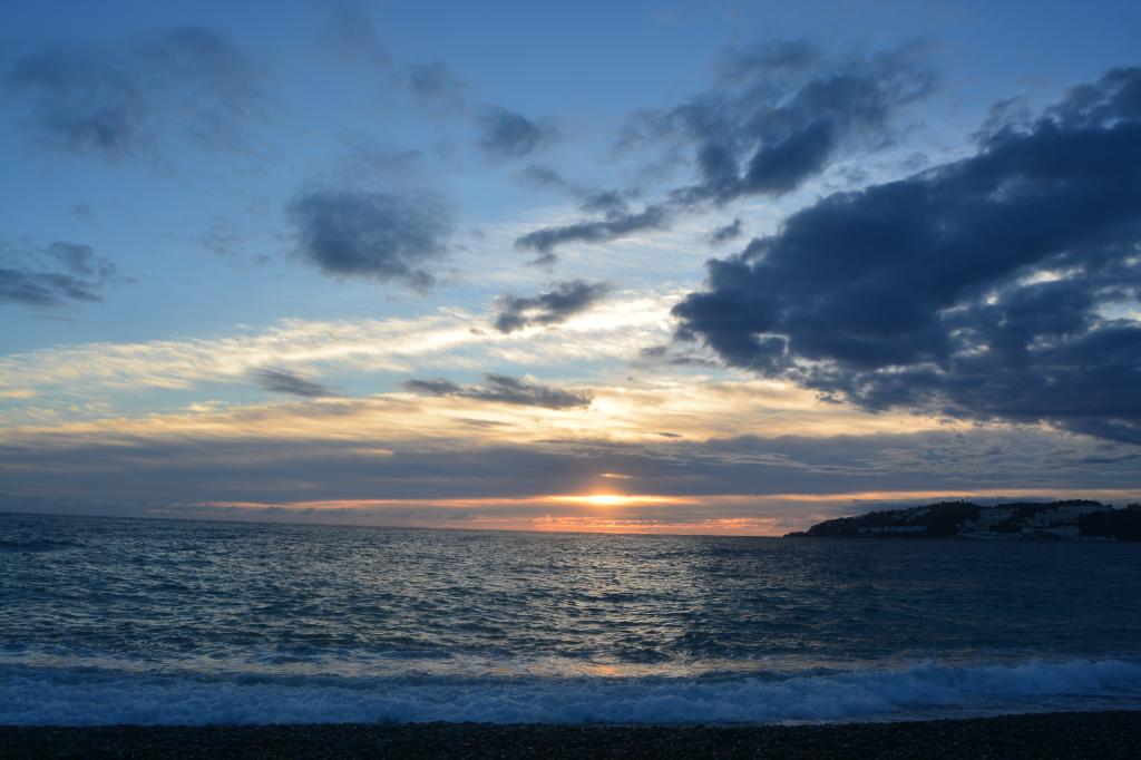 Hora Azul
Playa de San Cristóbal. Se observa la punta de la Mona, que separa la localidad de Almuñécar de la Herradura.
Álbumes del atlas: aaa_no_album