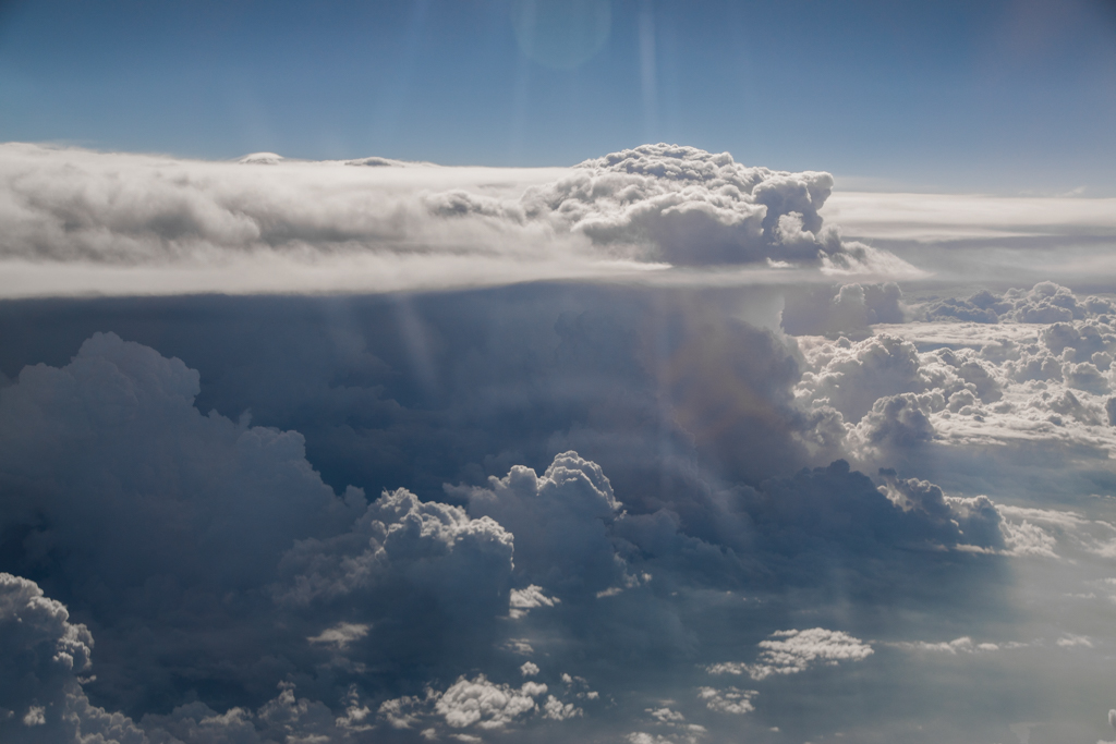 Cumulonimbus por encima de éstos
En el vuelo Helsinki a Barcelona, nos desviamos del plan de vuelo para esquivar unos enormes Cumulonimbus que estaban creciendo por encima de Berlín
Álbumes del atlas: zfv19 nubes_desde_aviones
