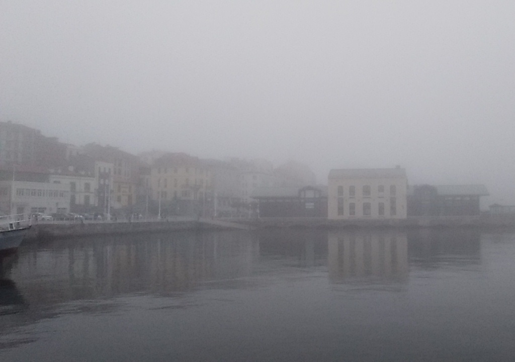 Gijón en la niebla
