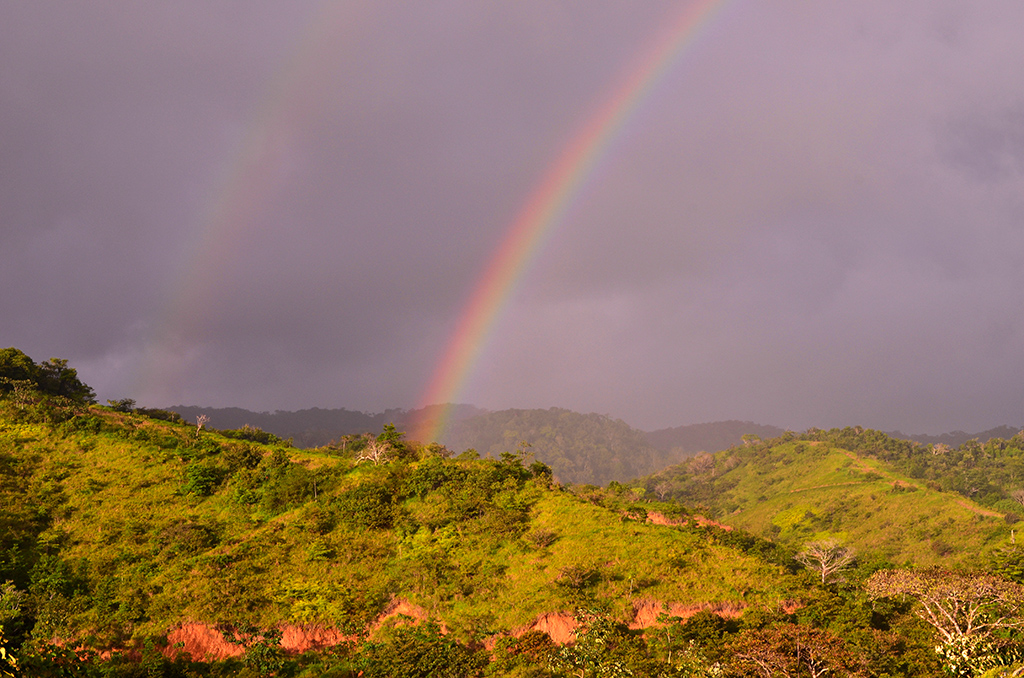 Doble arcoiris
Doble arcoiris en el camino a San Blas, Panamá
