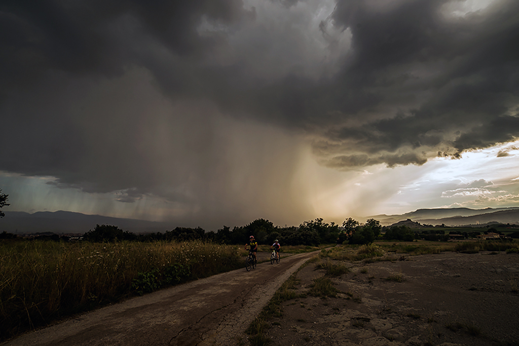 Nos atrapa la tormenta
Verano con frecuentes temporales locales por la tarde, con fuertes descargas de agua o granizo 
Álbumes del atlas: aaa_no_album
