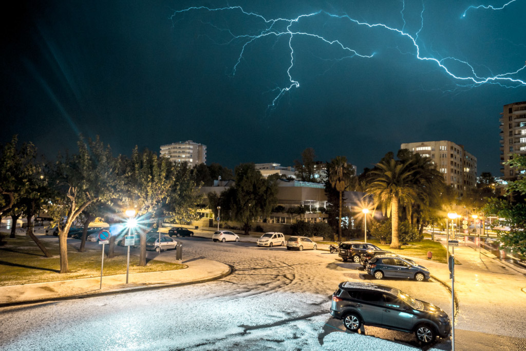 Thor visita Mallorca
Fuerte tormenta y precipitaciones que dejaron un manto de granizo de unos 3 cm en Palma en cuestión de minutos. La precipitación recogida fue de unos 15 mm en menos de una hora.
