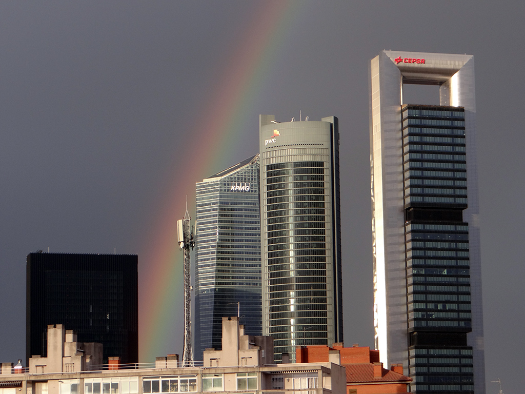 arcoíris
arcoíris sobre el complejo Cuatro Torres de Madrid
