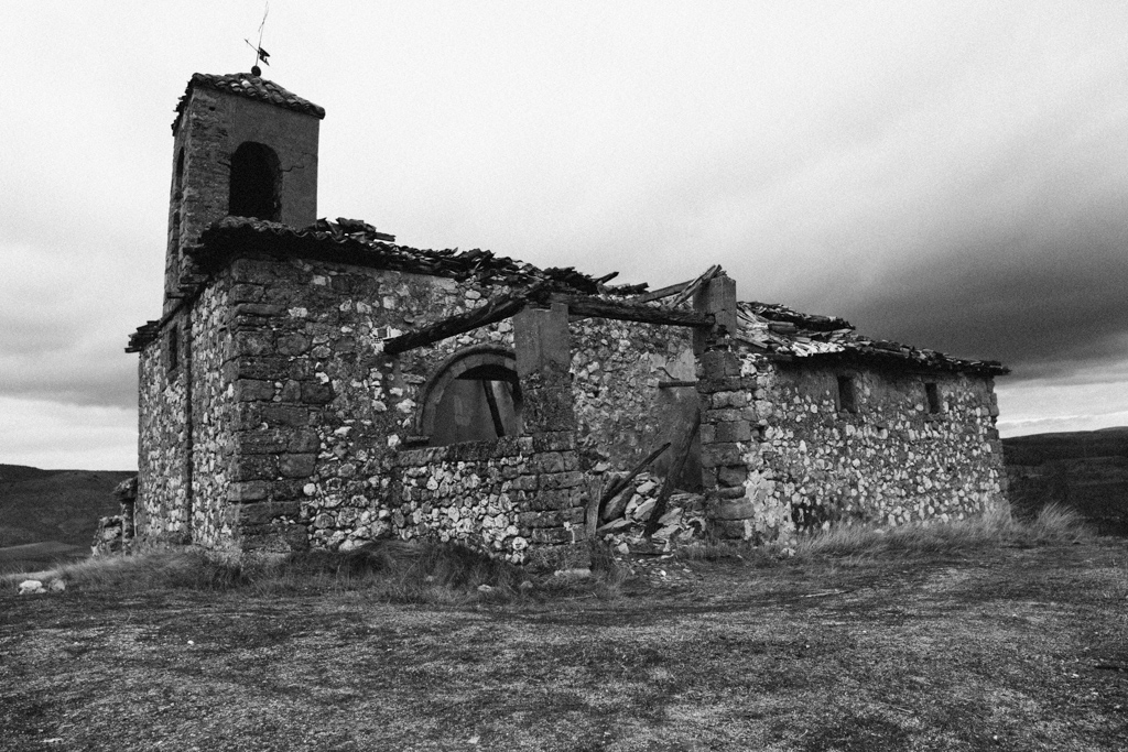 La lluvia sobre el tiempo.
Tarde tormentosa en Matillas la vieja, pueblo abandonado de la provincia de Guadalajara.
Álbumes del atlas: aaa_no_album