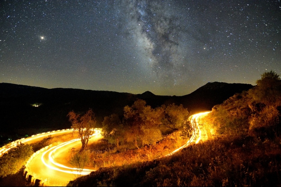 Vía láctea y estela
Vía láctea y marte sobre carretera iluminada
Álbumes del atlas: astronomia
