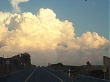 carretera hacia las nubes