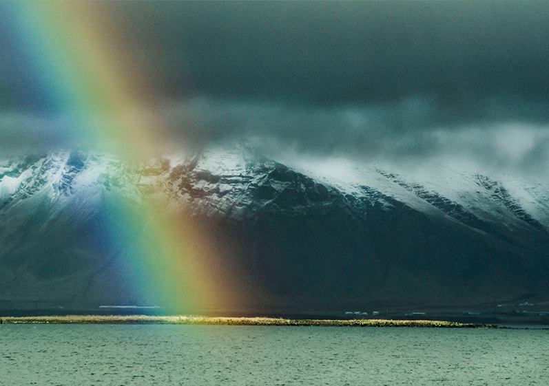 arcoiris nordico
a traves de fuertes vientos y unas gotas de lluvia congelantes, una gama de colores aparecio tocando aguas nordicas mientras a lo lejos una tormenta mas se aproximaba
