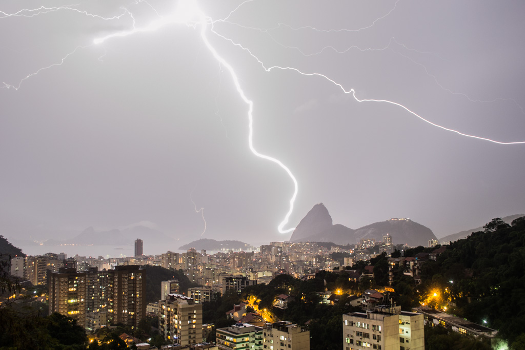 Tempestade de Raios no Morro do Pereirão.
Álbumes del atlas: aaa_no_album