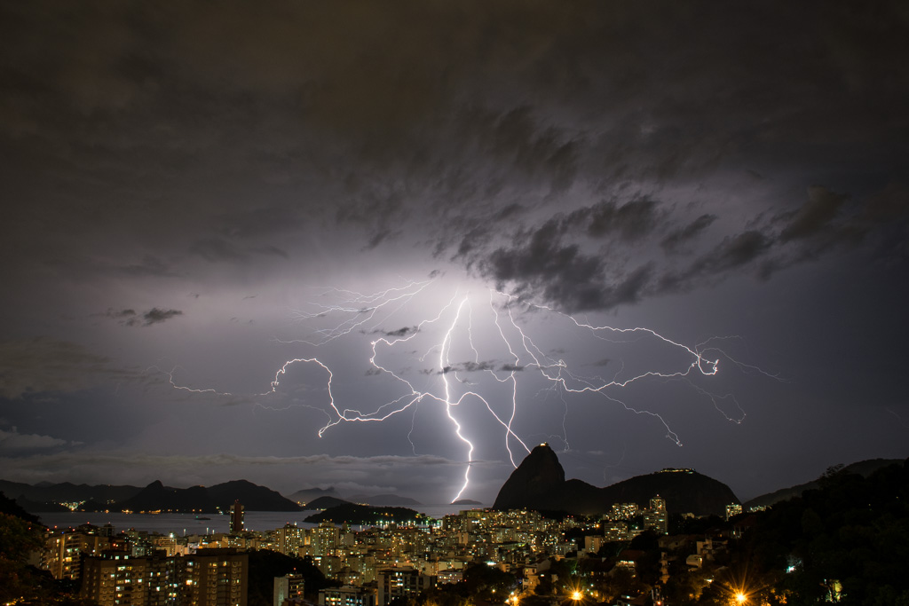 Tempestade de Raios no Morro do Pereirão.
