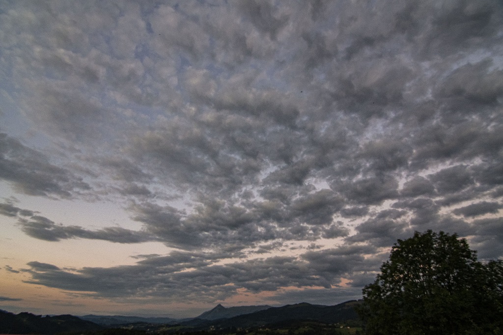 Nubes acariciando el monte Txindoki
Álbumes del atlas: aaa_no_album