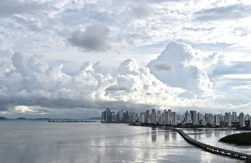 City....ada.
Nubes claras sobre la ciudad. Ciudad de Panama. Agosto 2020
Álbumes del atlas: zfv20 aaa_atlas