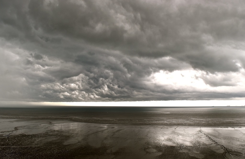 Pinceladas 
Nubes aglutinadas sobre el mar. Ciudad de Panamá.Junio 2020
Álbumes del atlas: zfv20 aaa_no_album