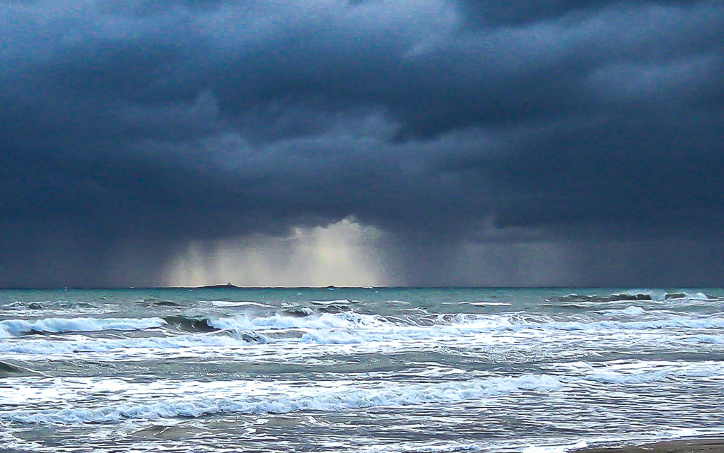 Tormenta sobre Islas Hormigas
Fotografía tomada  a las 8.35 de la mañana, con cámara compacta desde la Manga, de una tormenta con fuertes lluvias.
Álbumes del atlas: zfp21